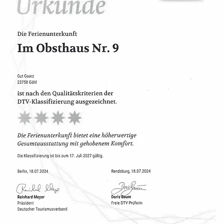 Im Obsthaus 9 *